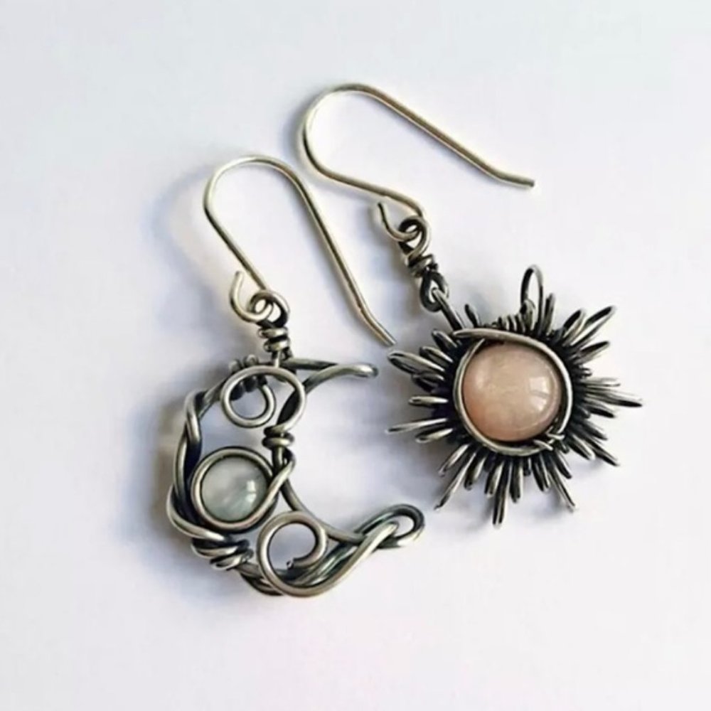 “Bohemian Twist” Vintage SunMoon Wire-Wrap Earring